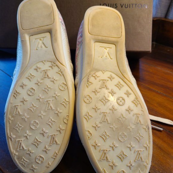 Authentic LV tennis shoes. Very good condition. - Picture 5 of 6